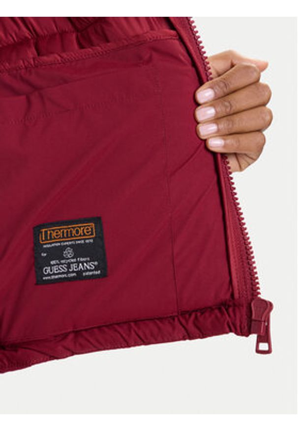 Guess Jeans Kurtka zimowa W4BL20 WGII2 Czerwony Regular Fit. Kolor: czerwony. Materiał: syntetyk. Sezon: zima