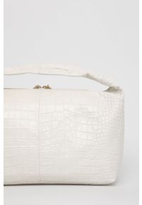Furla torebka skórzana kolor biały. Kolor: biały. Materiał: skórzane. Rodzaj torebki: na ramię