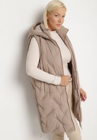 Born2be - Jasnobeżowa Pikowana Kamizelka z Kapturem i Kieszeniami Esarivie. Okazja: na spacer. Typ kołnierza: kaptur. Kolekcja: plus size. Kolor: beżowy. Materiał: jeans #6