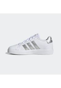 Adidas - Buty sportowe dla dzieci ADIDAS Grand Court. Zapięcie: sznurówki. Kolor: wielokolorowy, szary, biały. Materiał: kauczuk, skóra, syntetyk. Szerokość cholewki: normalna