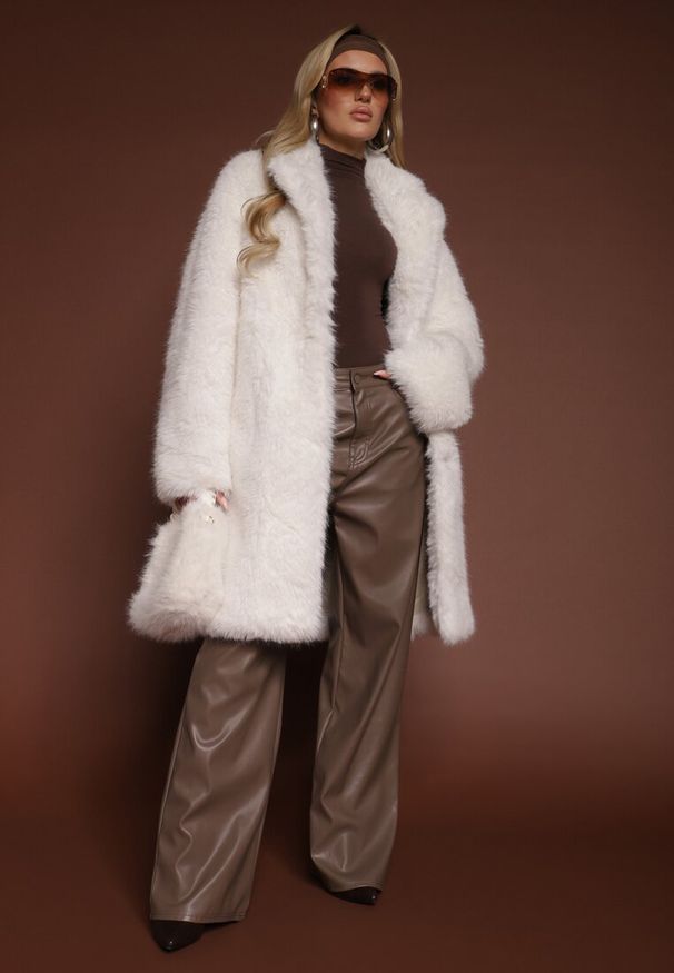 Renee - Beżowy Długi Futrzany Płaszcz Otirona. Okazja: na co dzień, na imprezę. Kolor: beżowy. Materiał: futro. Długość: długie. Sezon: zima, jesień. Styl: casual, elegancki