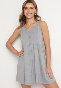 Born2be - Jasnoszara Sukienka o Rozkloszowanym Kroju na Szerokich Ramiączkach z Guzikami Jenovira. Okazja: na co dzień. Kolor: szary. Długość rękawa: na ramiączkach. Styl: casual #4
