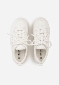 Born2be - Białe Sneakersy VICES na Grubej Podeszwie z Tłoczeniami Azirara. Okazja: na co dzień, na spotkanie biznesowe, do pracy. Kolor: biały. Materiał: jeans. Sport: golf #2