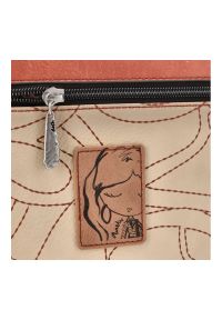 Pomarańczowa Stylowa Torebka Damska Anekke. Kolor: pomarańczowy. Wzór: kolorowy, aplikacja, nadruk. Dodatki: z breloczkiem. Styl: elegancki. Rodzaj torebki: na ramię #6