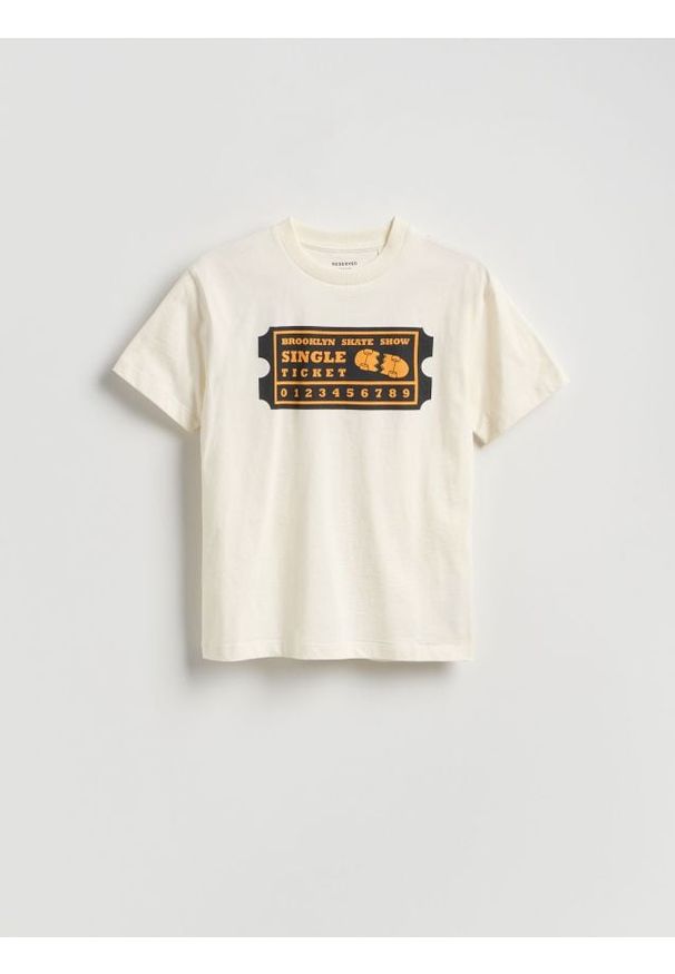 Reserved - T-shirt z nadrukiem - złamana biel. Materiał: dzianina, bawełna. Wzór: nadruk