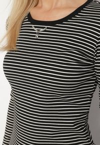 Born2be - Czarna Bluzka Typu Longsleeve w Paski Ozdobiona Cyrkoniami Ralinella. Okazja: na co dzień. Kolor: czarny. Materiał: jeans. Długość rękawa: długi rękaw. Wzór: paski, aplikacja. Styl: elegancki, casual, klasyczny #6