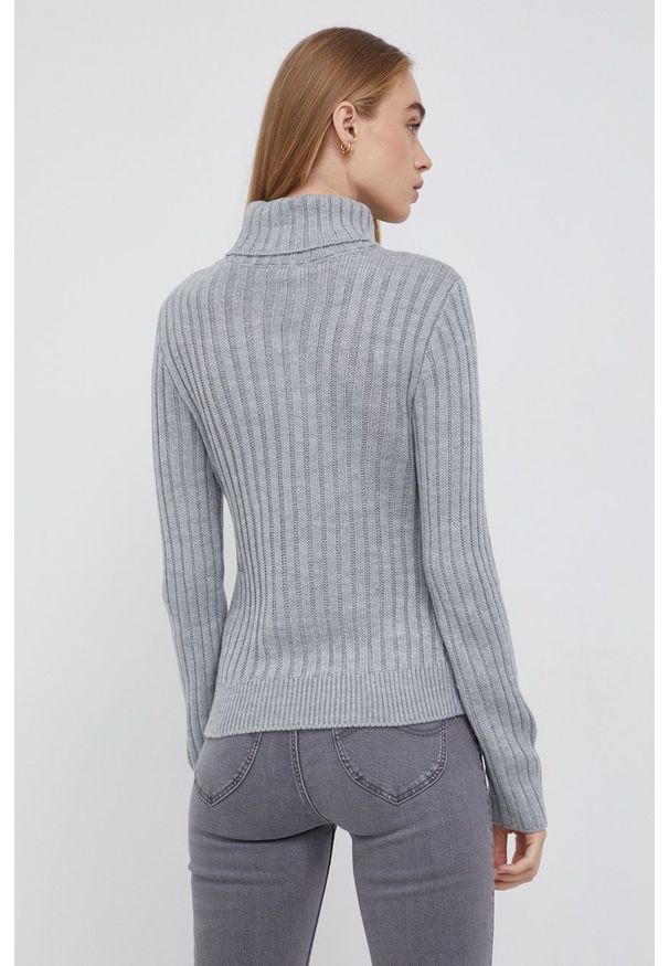 DKNY - Dkny Sweter damski kolor szary z golfem. Okazja: na co dzień. Typ kołnierza: golf. Kolor: szary. Materiał: dzianina. Wzór: ze splotem. Styl: casual