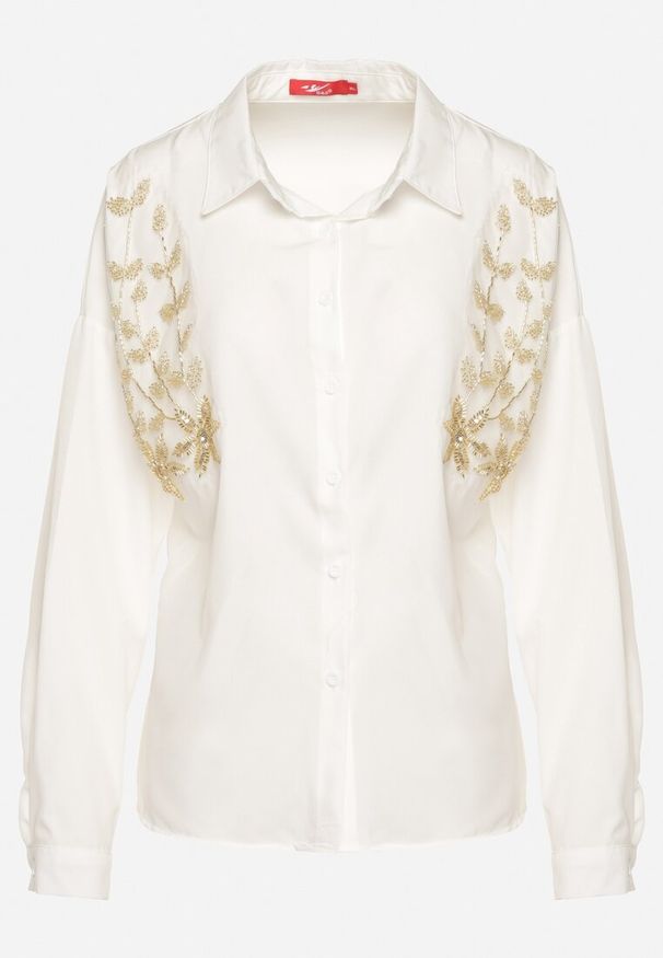 Born2be - Biała Klasyczna Koszula z Aplikacjami Zapinana na Guziki Nestaluna. Okazja: do pracy, na spotkanie biznesowe. Typ kołnierza: kołnierzyk klasyczny. Kolor: biały. Materiał: jeans, bawełna. Długość rękawa: długi rękaw. Długość: długie. Wzór: aplikacja. Styl: klasyczny