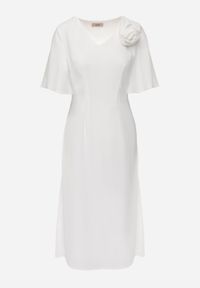 Renee - Biała Zwiewna Sukienka Wieczorowa VICES z Aplikacją 3D w Kształcie Kwiatu Themira. Typ kołnierza: dekolt w kształcie V. Kolor: biały. Wzór: aplikacja, kwiaty. Styl: wizytowy #7