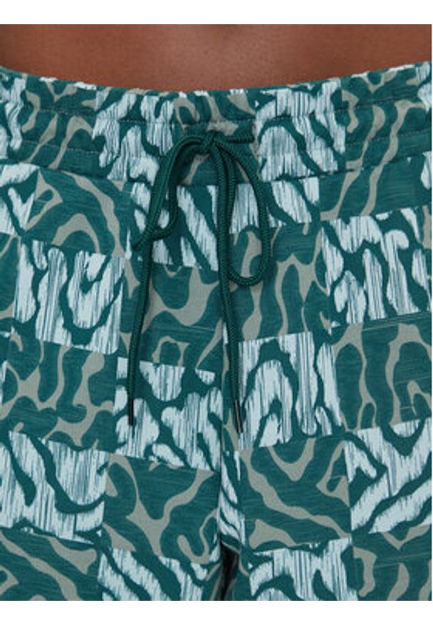 Puma Szorty sportowe 5" ESS Graphic 685073 Zielony Regular Fit. Kolor: zielony. Materiał: bawełna