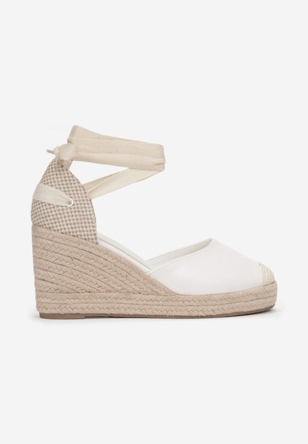 Born2be - Białe Sandały Orphali. Nosek buta: okrągły. Zapięcie: pasek. Kolor: biały. Materiał: materiał. Obcas: na koturnie. Styl: boho