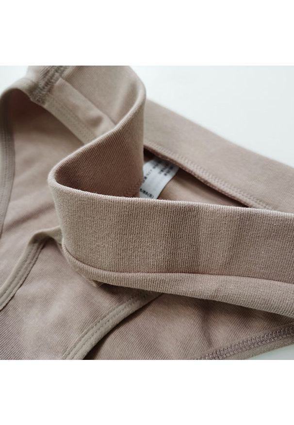 Intica - Figi damskie prążkowane z elastycznym pasem Milan. Kolor: biały. Materiał: prążkowany