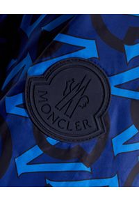 MONCLER - Niebieska kurtka z logo. Kolor: niebieski. Materiał: guma, materiał. Długość rękawa: długi rękaw. Długość: długie. Wzór: aplikacja, nadruk #3