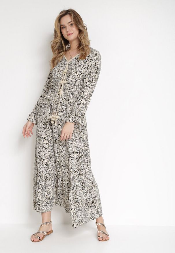 Born2be - Biała Sukienka Delite. Kolekcja: plus size. Kolor: biały. Materiał: tkanina. Wzór: nadruk. Typ sukienki: rozkloszowane. Styl: boho. Długość: maxi