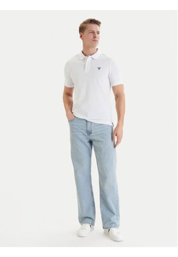 Guess Polo F6GP03 K9WF1 Biały Slim Fit. Typ kołnierza: polo. Kolor: biały. Materiał: bawełna
