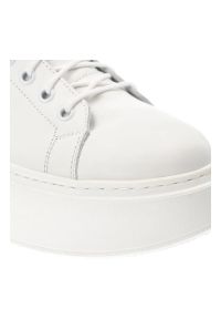 DAMISS - Białe Sneakersy Damiss Wygodne Skórzane Buty Damskie. Kolor: biały. Materiał: skóra. Szerokość cholewki: normalna #2