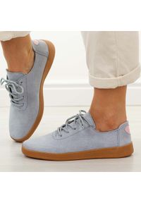 Niebieskie skórzane półbuty damskie T.Sokolski w26-611. Okazja: na co dzień. Nosek buta: okrągły. Zapięcie: sznurówki. Kolor: niebieski. Materiał: zamsz, skóra. Szerokość cholewki: normalna. Sezon: wiosna, jesień, lato. Styl: casual, elegancki, klasyczny #1