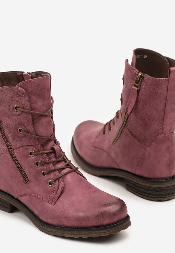 Renee - Bordowo-Różowe Botki w Stylu Workerów z Ozdobnym Suwakiem i Wężową Wstawką Vemalora. Okazja: na co dzień. Kolor: czerwony. Materiał: jeans, skóra. Styl: casual, klasyczny, elegancki