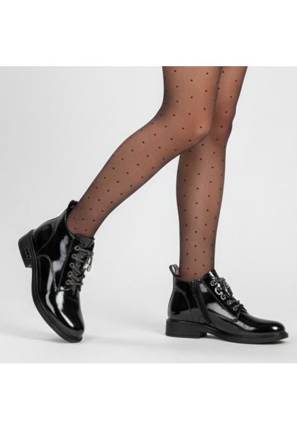 Czarne Botki S.Barski Modne Buty Damskie. Okazja: na co dzień. Zapięcie: sznurówki. Kolor: czarny. Materiał: lakier, skóra. Styl: casual