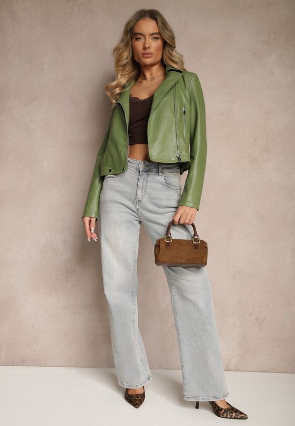 Renee - Zielona Kurtka Ramoneska Ozdobiona Napami Iladiel. Okazja: na co dzień. Kolor: zielony. Materiał: jeans. Wzór: aplikacja. Styl: casual, klasyczny, rockowy