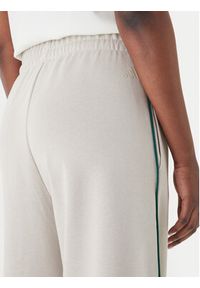 Adidas - adidas Spodnie dresowe Seasonal Essentials Colourpop JZ0192 Beżowy Regular Fit. Kolor: beżowy. Materiał: bawełna #4