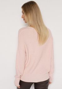Born2be - Jasnoróżowy Sweter z Domieszką Kaszmiru z Dekoltem w Serek Feralaine. Okazja: na co dzień, na spotkanie biznesowe. Typ kołnierza: dekolt w serek. Kolor: różowy. Materiał: kaszmir. Styl: biznesowy, klasyczny, casual, elegancki #3