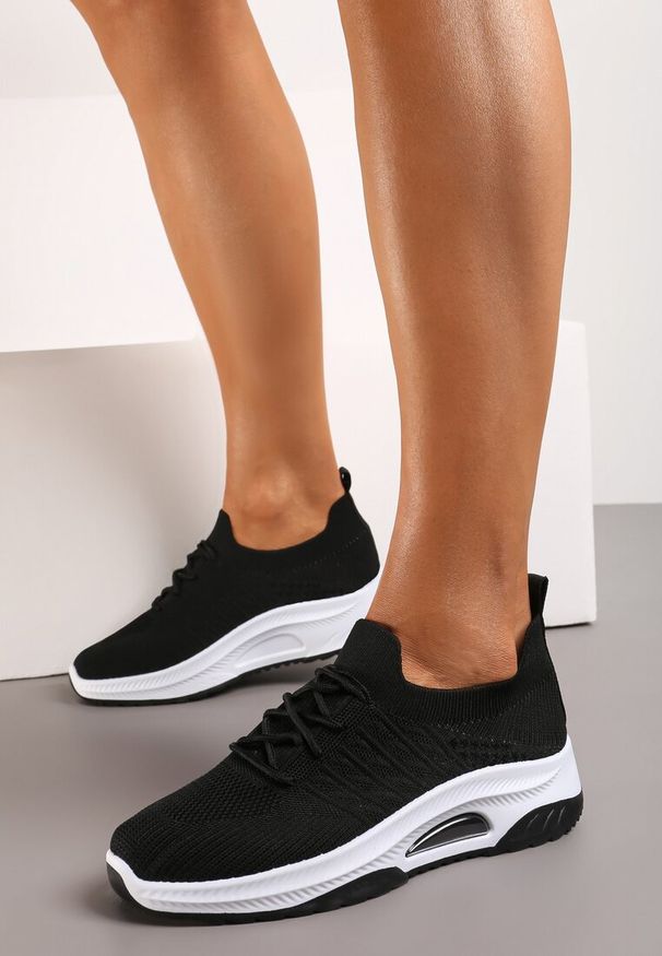 Renee - Czarne Wsuwane Buty Sportowe w Skarpetkowym Stylu z Ozdobną Podeszwą Moonlise. Okazja: na co dzień. Zapięcie: bez zapięcia. Kolor: czarny. Materiał: materiał, skóra. Wzór: aplikacja. Sport: fitness