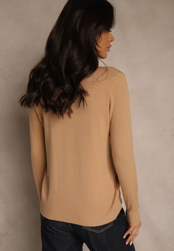 Renee - Ciemnobeżowy Casualowy Sweter z Półgolfem w Minimalistycznym Stylu Seorienne. Okazja: na co dzień. Kolor: beżowy. Długość: długie. Styl: casual