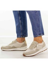 Beżowe skórzane sneakersy damskie Jezzi 9979. Okazja: na spacer, na co dzień. Nosek buta: okrągły. Zapięcie: sznurówki. Kolor: beżowy. Szerokość cholewki: normalna. Wzór: ażurowy. Materiał: skóra. Sezon: wiosna, jesień, lato. Styl: casual, elegancki, sportowy, klasyczny #1