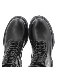 Czarne Kozaki Vinceza Eleganckie Obuwie Damskie Na Obcasie. Okazja: na co dzień. Zapięcie: sznurówki. Kolor: czarny. Szerokość cholewki: normalna. Wzór: moro. Wysokość cholewki: przed kolano. Materiał: skóra. Sezon: zima, jesień. Obcas: na obcasie. Styl: elegancki. Wysokość obcasa: średni #2