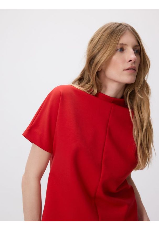 Reserved - Bluzka z krótkim rękawem - czerwony. Kolor: czerwony. Materiał: dzianina, bawełna. Długość rękawa: krótki rękaw. Długość: krótkie