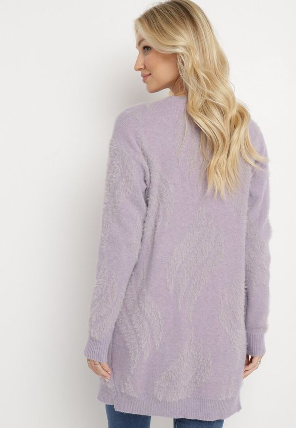 Born2be - Fioletowy Puszysty Kardigan Niezapinany Heliture. Kolekcja: plus size. Kolor: fioletowy. Materiał: dzianina. Długość rękawa: długi rękaw. Długość: długie