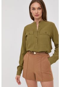 MICHAEL Michael Kors bluzka damska kolor zielony. Okazja: na co dzień. Typ kołnierza: kołnierzyk stójkowy. Kolor: zielony. Materiał: wiskoza, materiał, tkanina. Długość: krótkie. Styl: casual