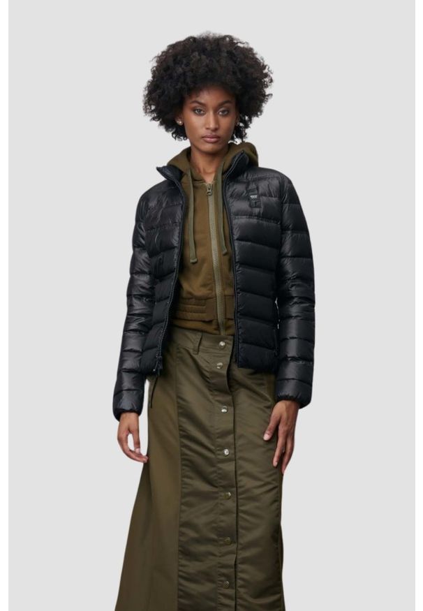 Blauer USA - BLAUER Czarna damska kurtka bez kaptura Georgia Short Jackets. Typ kołnierza: bez kaptura. Kolor: czarny. Materiał: puch, poliamid. Styl: elegancki