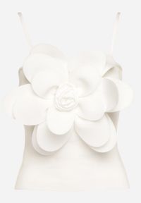 Born2be - Biały Top z Wiskozą na Regulowanych Ramiączkach z Aplikacją 3D w Kształcie Kwiatka Judicella. Okazja: na co dzień. Kolor: biały. Materiał: wiskoza. Długość rękawa: na ramiączkach. Wzór: aplikacja, kwiaty. Styl: casual #5