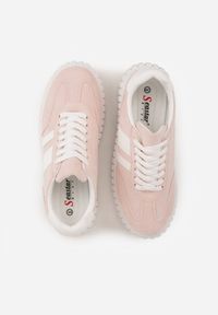 Renee - Różowe Sneakersy na Tłoczonej Platformie Ozdobione Dwoma Paskami Hesaia. Okazja: na co dzień. Zapięcie: pasek. Kolor: różowy. Materiał: jeans. Wzór: aplikacja. Obcas: na platformie #5