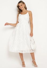 Born2be - Biała Sukienka na Regulowanych Ramiączkach Ozdobiona Cyrkoniami z Materiałowym Paskiem Selolia. Okazja: na co dzień. Typ kołnierza: dekolt w kształcie V. Kolor: biały. Materiał: materiał. Długość rękawa: na ramiączkach. Wzór: aplikacja. Typ sukienki: proste. Styl: casual #4