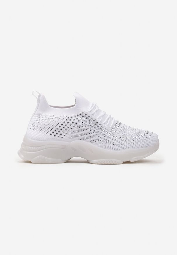 Renee - Białe Sneakersy na Płaskiej Podeszwie Ozdobione Cyrkoniami i Wykończone Perforacją Quilila. Okazja: na spacer. Nosek buta: okrągły. Kolor: biały. Wzór: aplikacja. Sezon: lato, wiosna. Obcas: na płaskiej podeszwie. Sport: turystyka piesza