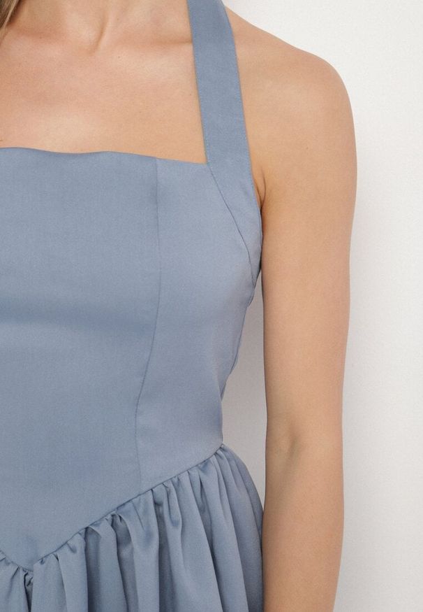 Born2be - Niebieska Rozkloszowana Sukienka Vices z Paskiem na Szyję Nelimira. Okazja: na co dzień. Kolor: niebieski. Wzór: aplikacja. Styl: elegancki, casual