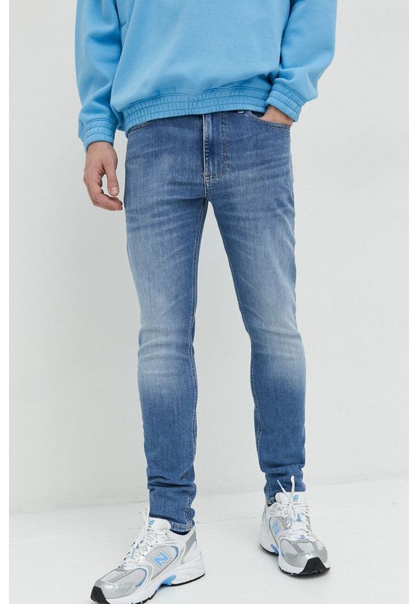 Tommy Jeans jeansy Simon męskie. Kolor: niebieski