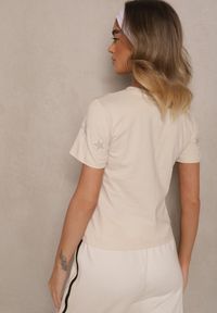 Renee - Beżowy T-shirt z Bawełny Zdobiony Gwiazdkami z Cyrkonii Tenenisa. Okazja: na co dzień. Kolor: beżowy. Materiał: bawełna. Wzór: aplikacja. Styl: casual, elegancki