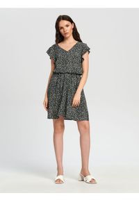 Sinsay - Sukienka mini z falbanami - czarny. Kolor: czarny. Materiał: skóra, wiskoza. Długość: mini #1