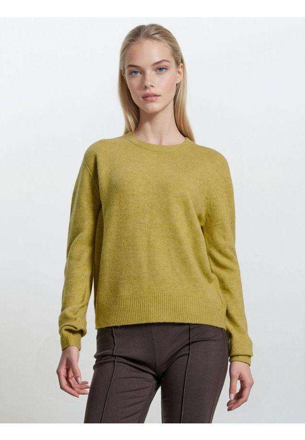 Sinsay - Klasyczny sweter z domieszką wełny - żółty. Kolor: żółty. Materiał: wełna. Styl: klasyczny