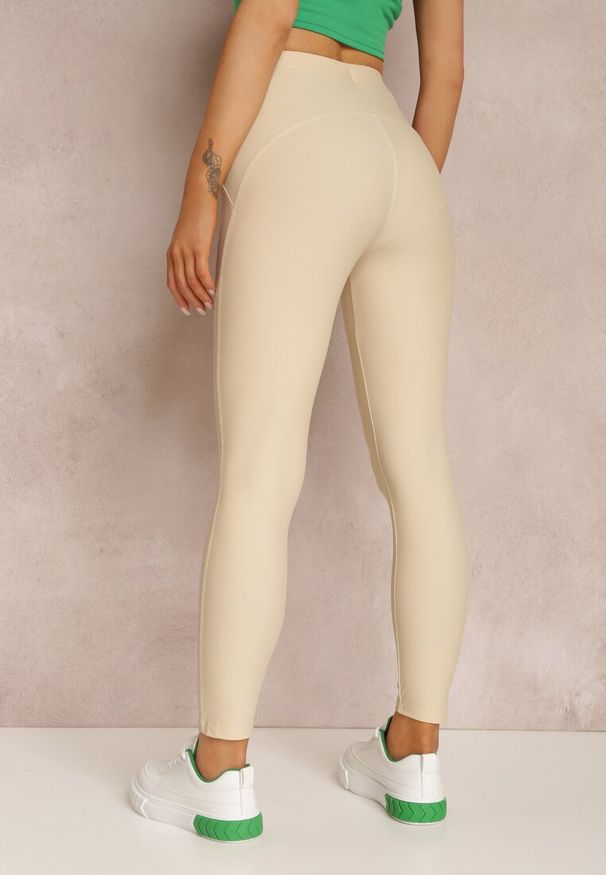 Renee - Jasnobeżowe Legginsy Hyraste. Kolor: beżowy. Materiał: dzianina. Długość: długie. Wzór: aplikacja. Styl: sportowy