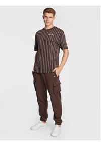 New Era T-Shirt Pinstripe 60284644 Brązowy Oversize. Kolor: brązowy. Materiał: bawełna
