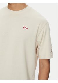 Nike T-Shirt FN5982 Beżowy Regular Fit. Kolor: beżowy. Materiał: bawełna #3