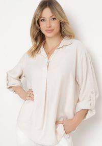 Born2be - Beżowa Bluzka Wiskozowa Zapinana przy Dekolcie na Guziki z Kołnierzykiem Aserat. Kolor: beżowy. Materiał: wiskoza. Styl: elegancki