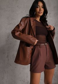 Renee - Brązowe Szorty High Waist w Eleganckim Stylu z Cienkim Paskiem ze Sprzączką Rissarie. Stan: podwyższony. Kolor: brązowy. Sezon: lato. Styl: elegancki #4