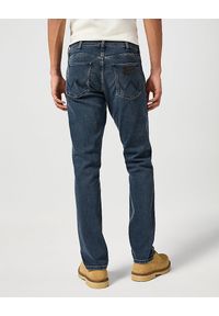 Wrangler - WRANGLER GREENSBORO MĘSKIE SPODNIE JEANSOWE JEANSY DŻINSY STORMY WASH 112357413 #4