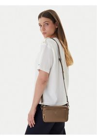 TOMMY HILFIGER - Tommy Hilfiger Torebka Th Icon Camera Bag AW0AW18120 Brązowy. Kolor: brązowy. Materiał: skórzane #1